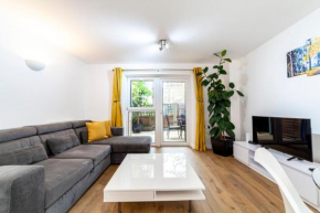 Charming 1BR apt w patio in Battersea